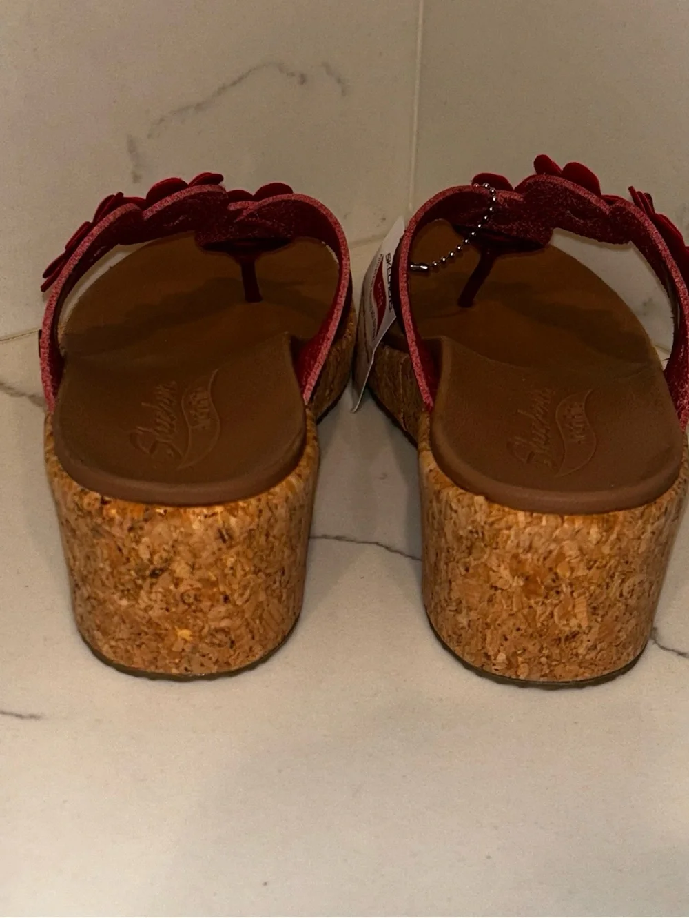 Sketchers Cali Arch Fit Floral Wedge Thong Sandal Red Size 8 NWT